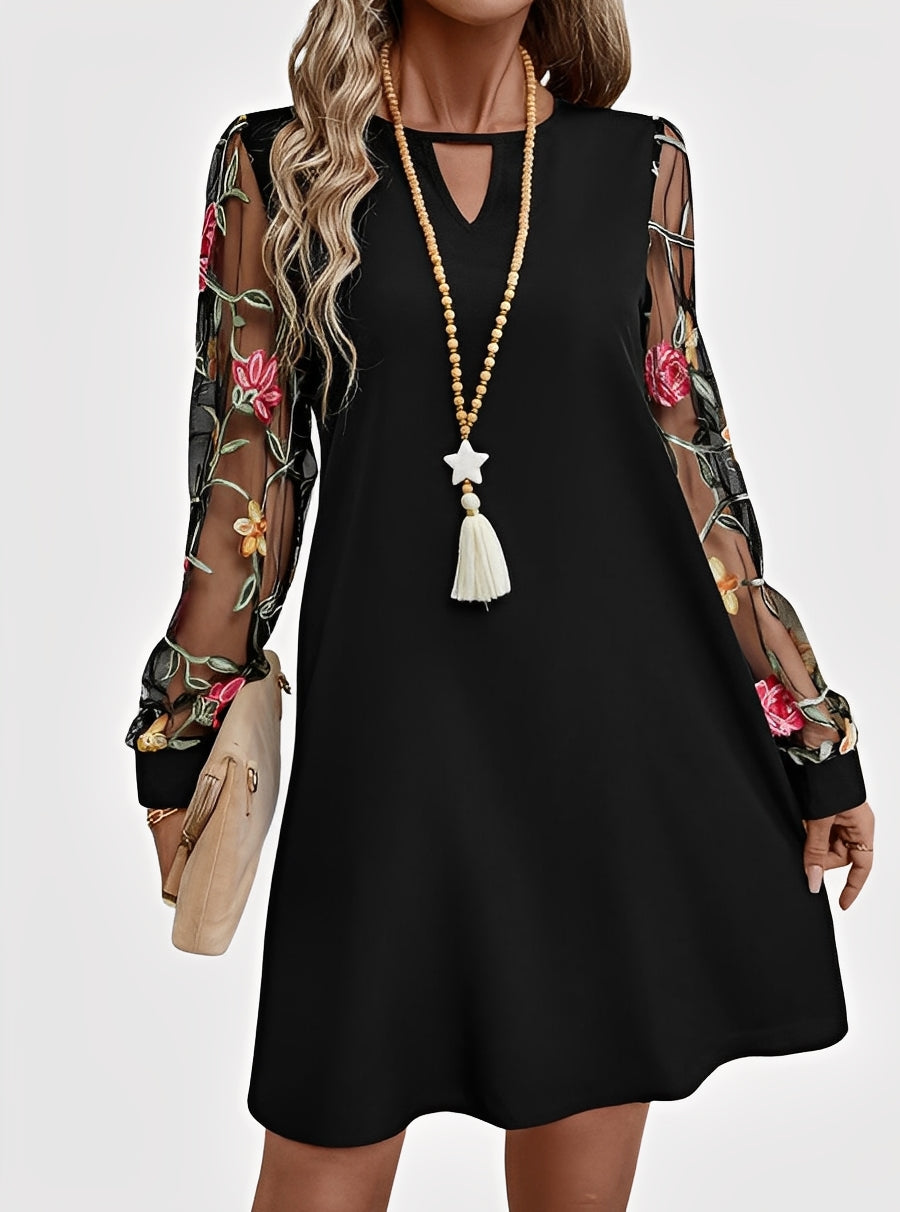 Maria – elegancka sukienka z dekoltem w serek i efektownymi rękawami